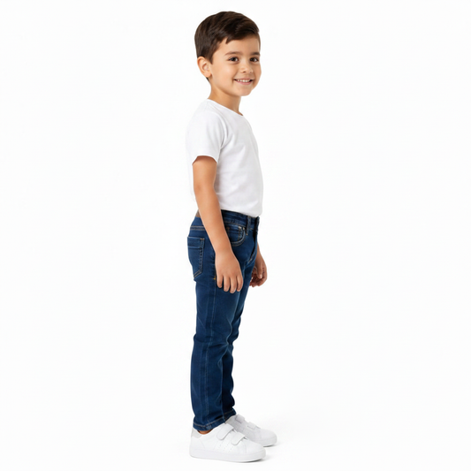 Side angle - Boy in slim jeans
